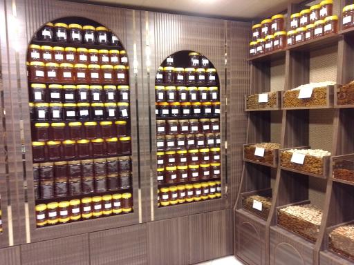 عکس عسل و خشکبار سرچین