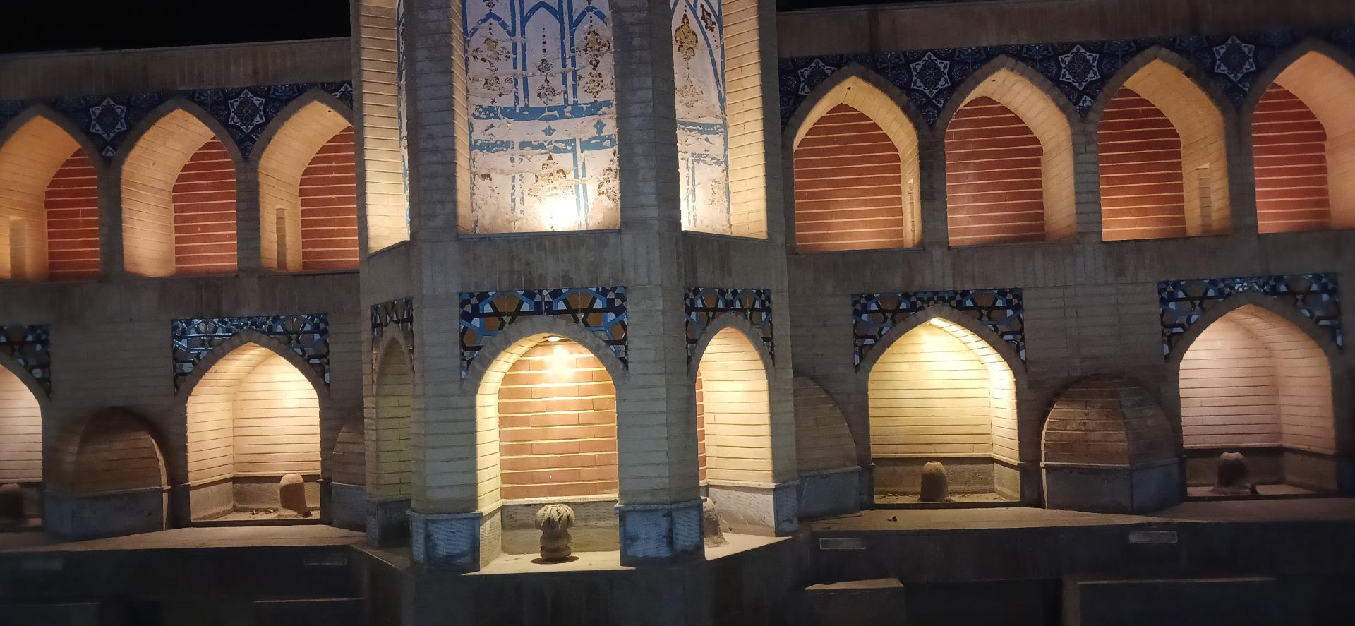 عکس باغ رستوران خواجو