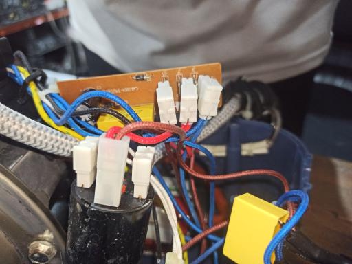 عکس تعمیرگاه لوازم خانگی برقی