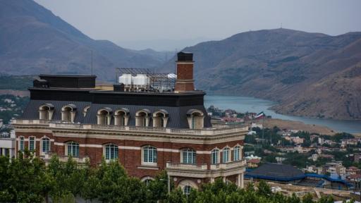 عکس باستی هیلز