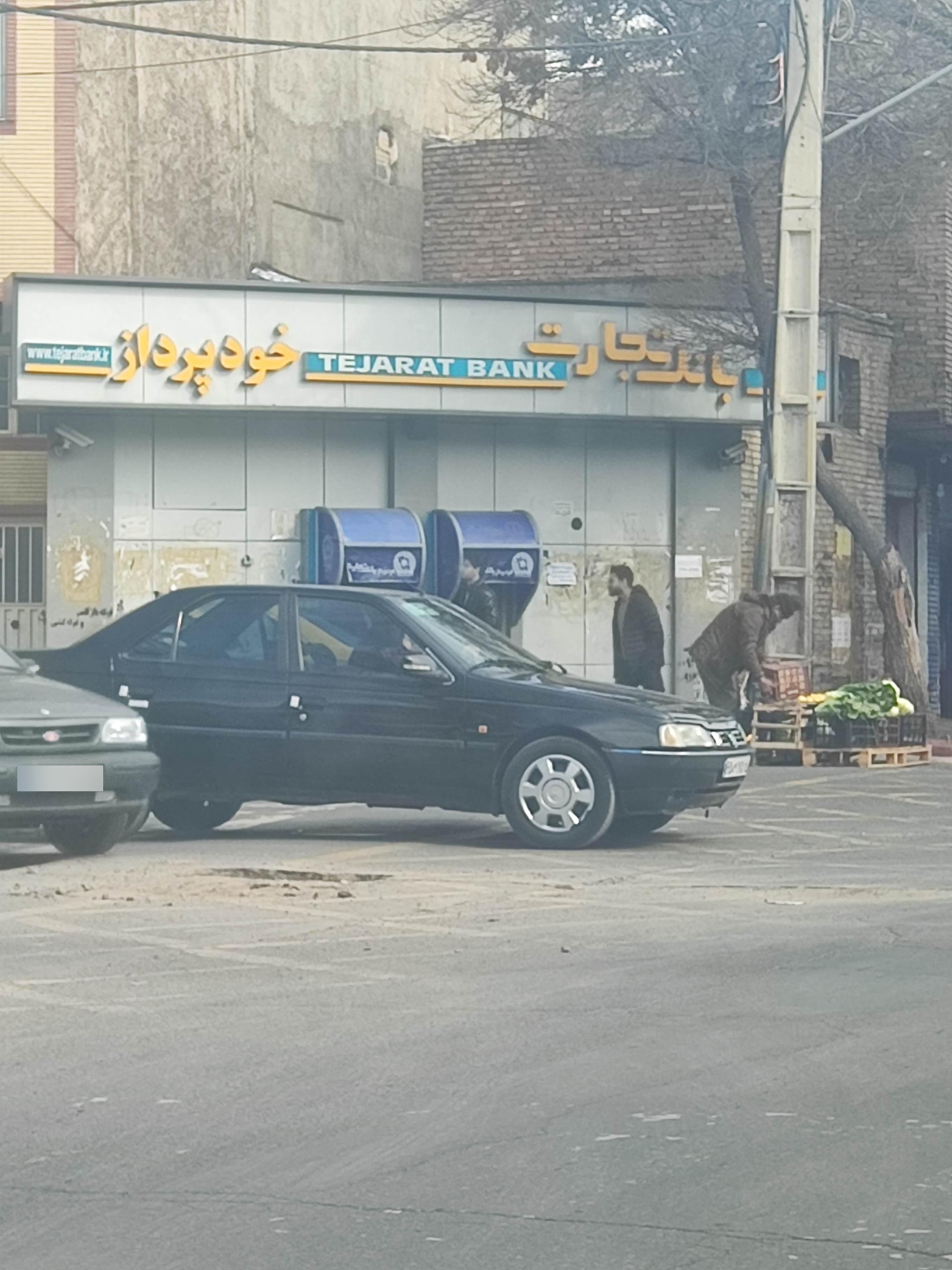 عکس بانک تجارت