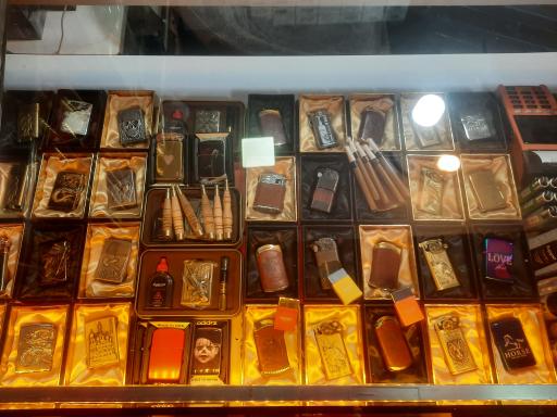 عکس دخانیات سناتور