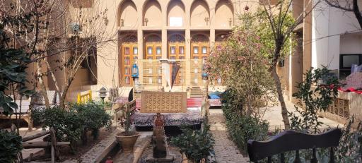 عکس هتل سنتی و کافی شاپ سرای شعرباف