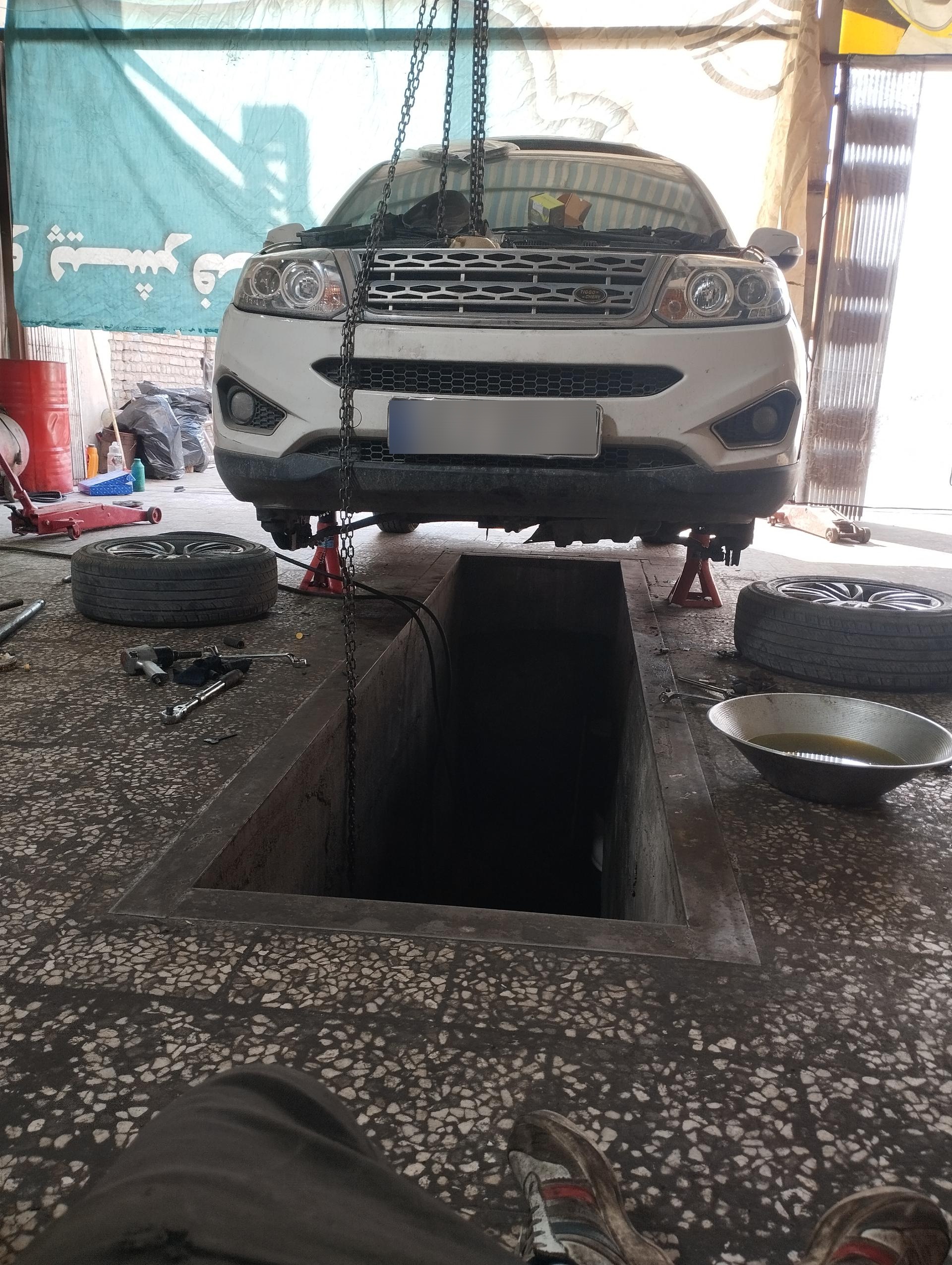 عکس تعمیرگاه دوستان 