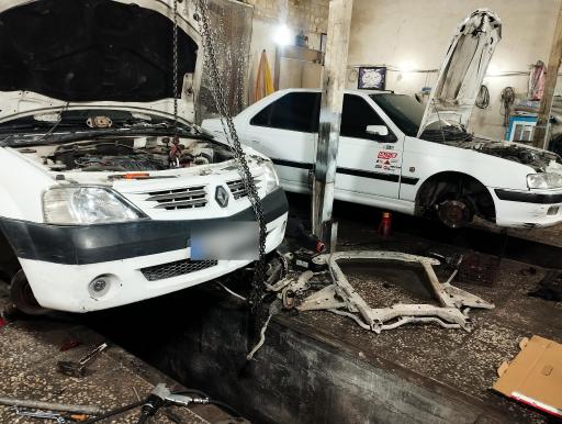 عکس تعمیرگاه دوستان 