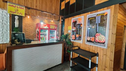 عکس پیتزا میزبان