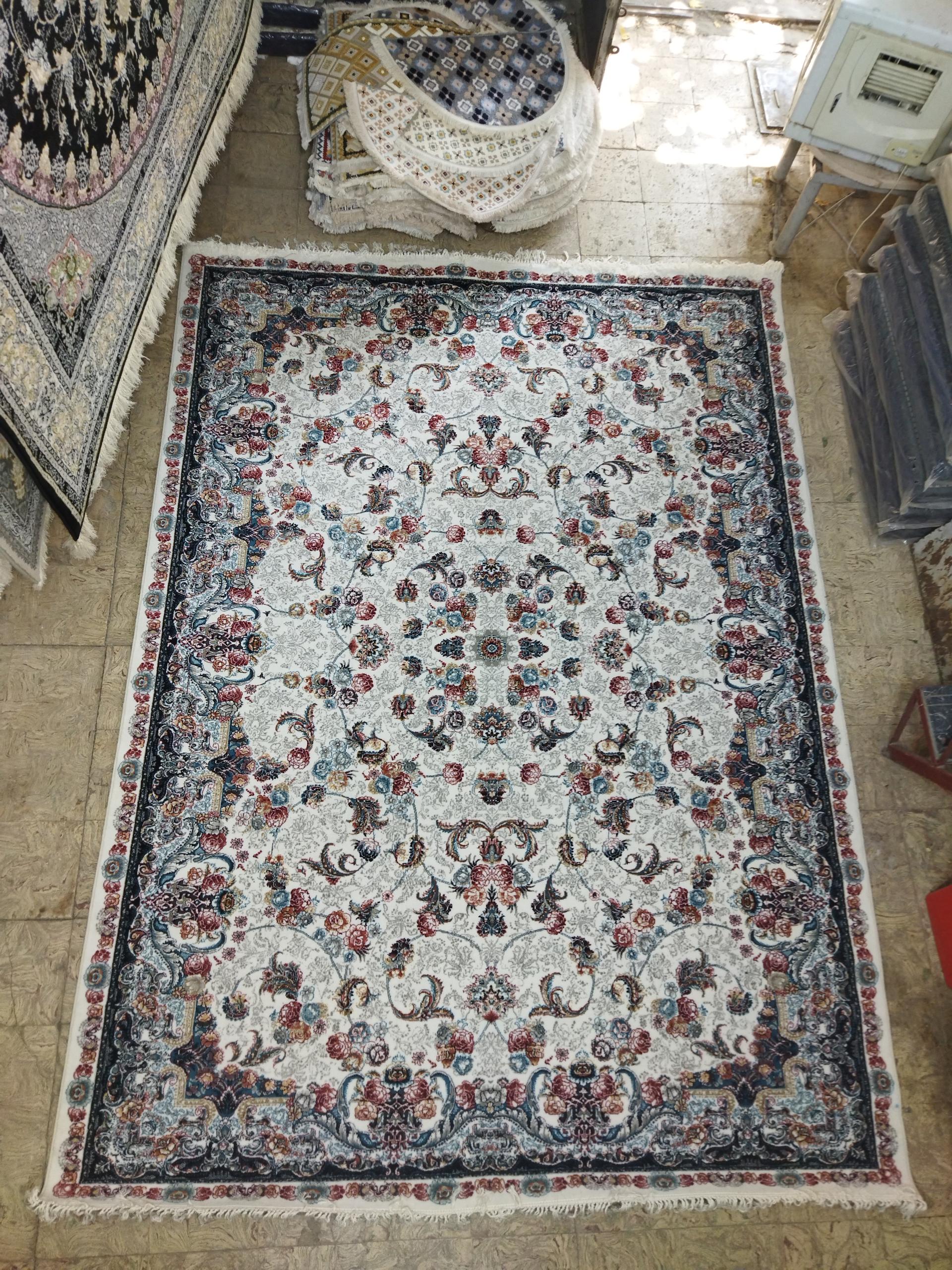 عکس انبار فرش مهدی زاده 