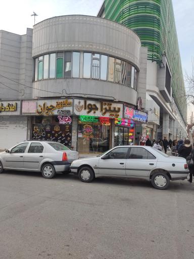 عکس پیتزا ساندویچ جوان