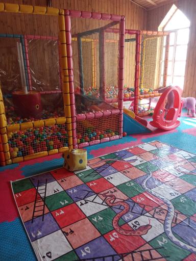 عکس رستوران سیب سبز