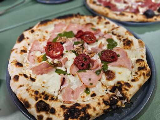 عکس پیتزا فروشی