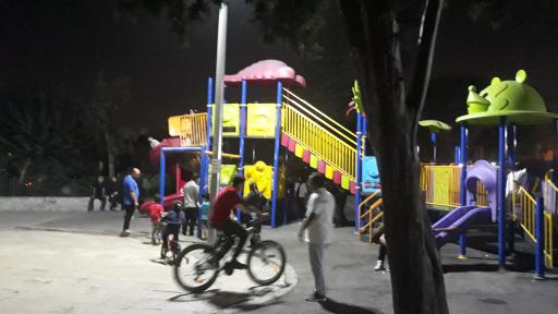 عکس زمین بازی بوستان ماهور