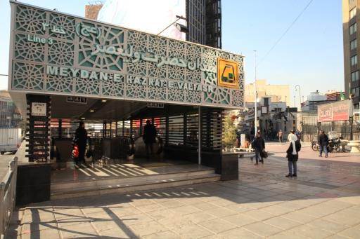عکس ورودی 3 مترو میدان ولیعصر