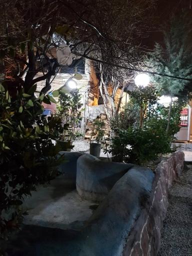 عکس باغچه رستوران آب و اتش