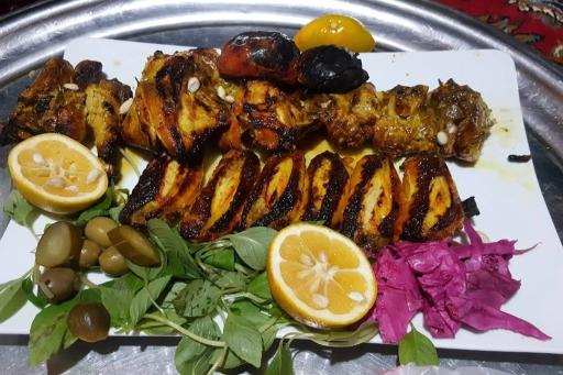 عکس باغچه رستوران آب و اتش