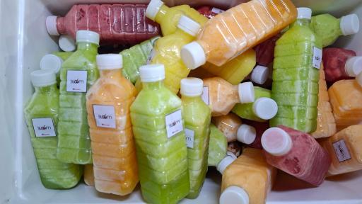 عکس آبمیوه طبیعی بلووم