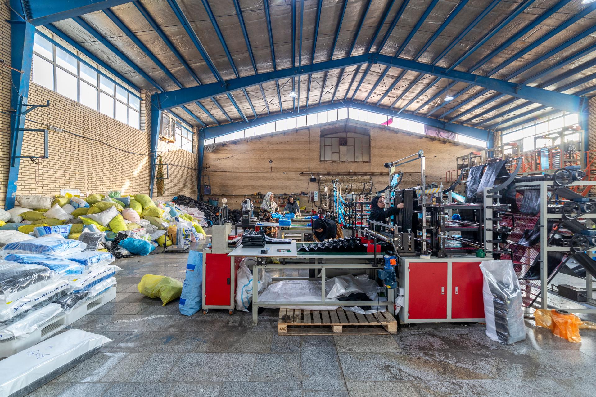 عکس یاس پلاست مشهد