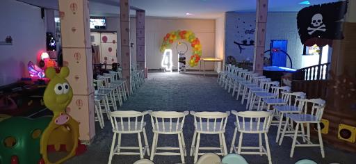 عکس خانه بازی بادکنک قرمز