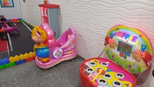 عکس خانه بازی بادکنک قرمز