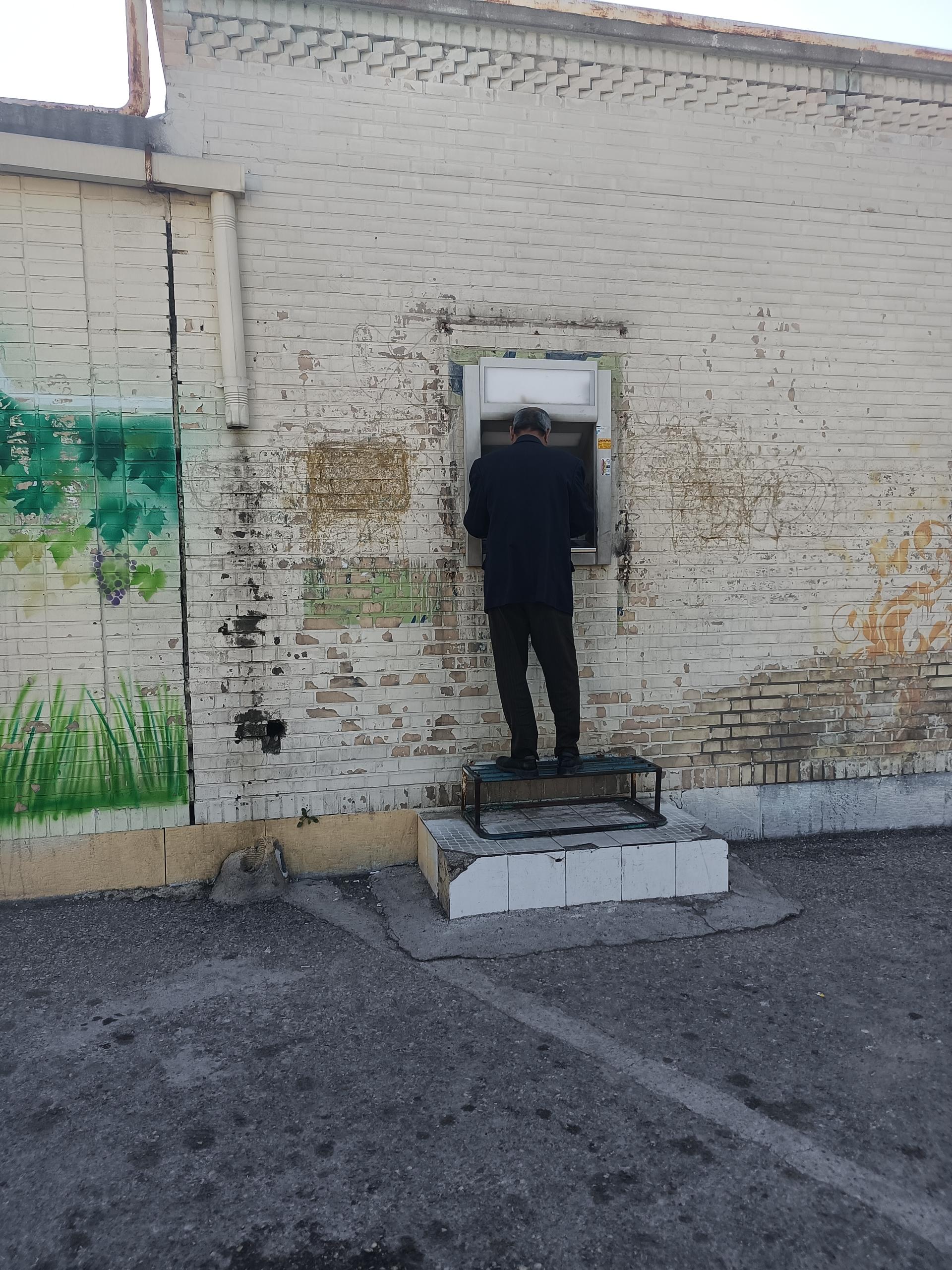 عکس خودپرداز بانک ملی