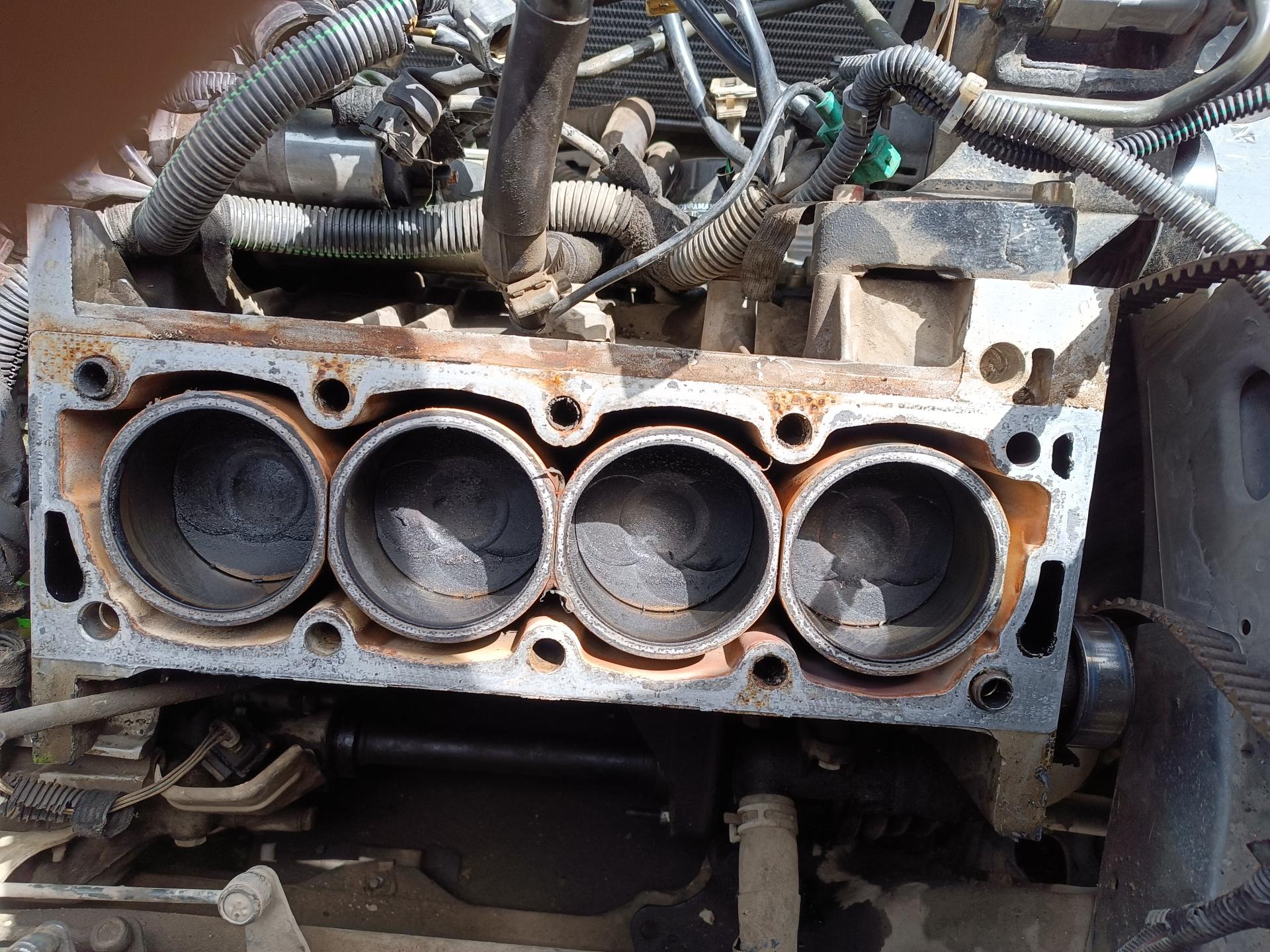 عکس تعمیرگاه مجاز مکانیکی و جلوبندی محسن 