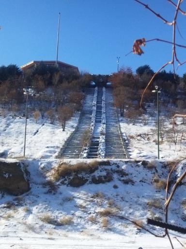 عکس آبشار و تونل  مصنوعی 