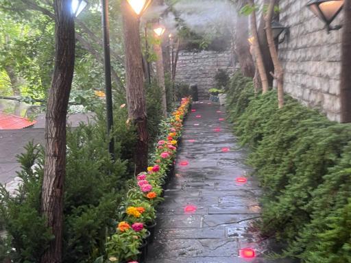 عکس باغ رستوران کوهستان