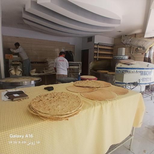 عکس نانوایی نان و نمک کنعانی