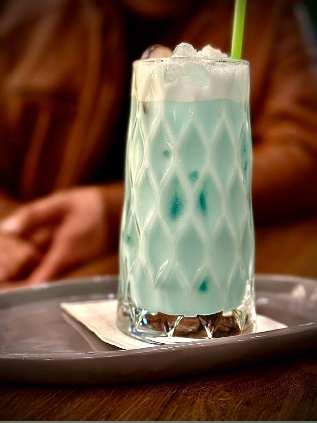 عکس کافه گلنوش ومهرنوش 