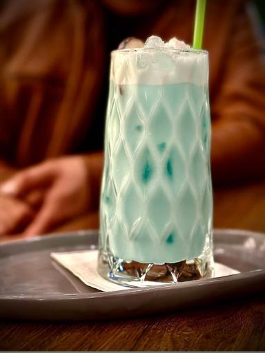 عکس کافه گلنوش ومهرنوش 