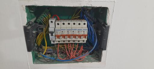 عکس خدمات‌ برق‌صنعتی‌ و‌ برق‌ساختمان (مهندس‌هاشمی)