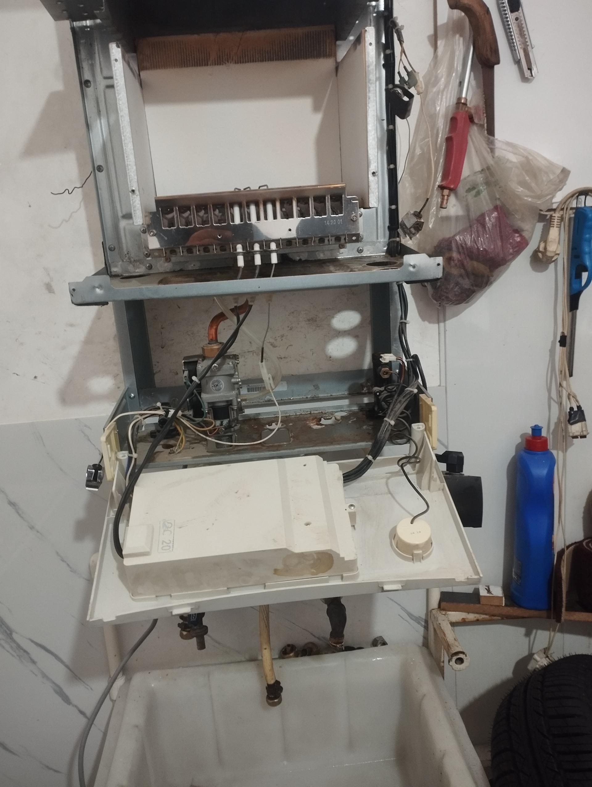 عکس تعمیرات تخصصی پکیج آبگرمکن عظیمیه (فصیحی)