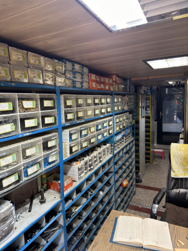 عکس فروشگاه صنعتی شرق