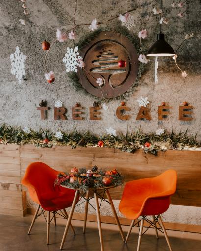 عکس کافه درختی