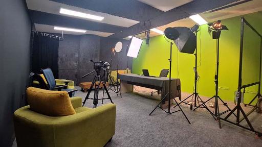 عکس پاردایس هاب شعبه باغ کتاب