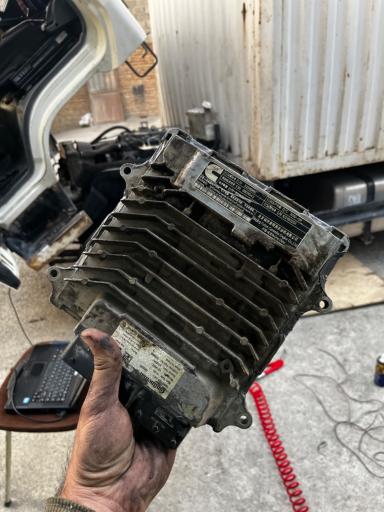 عکس باطری سازی و تعمیر ایسیو شاهکار