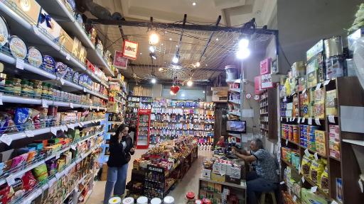 عکس شکلات‌ فروشی‌ و کافه‌ ی مروی ۲