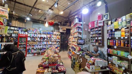 عکس شکلات‌ فروشی‌ و کافه‌ ی مروی ۲