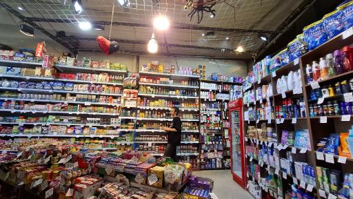 عکس شکلات‌ فروشی‌ و کافه‌ ی مروی ۲