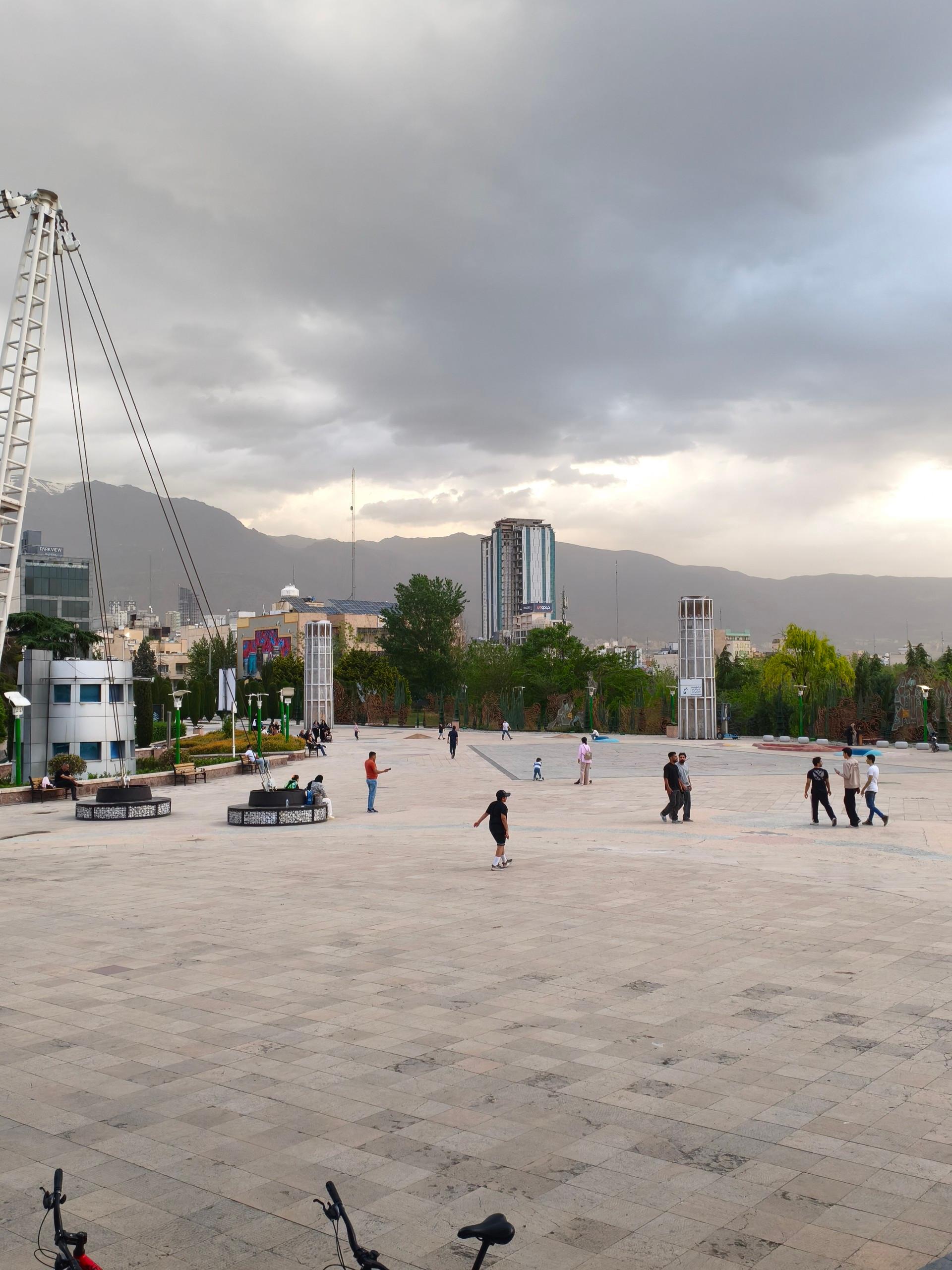 عکس آبنمای آب و آتش