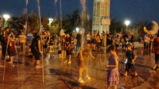 عکس آبنمای آب و آتش