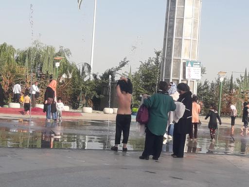 عکس آبنمای آب و آتش