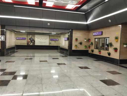 عکس درب ورودی مترو مدافعان سلامت