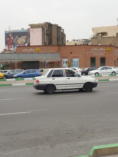 عکس درب ورودی مترو مدافعان سلامت