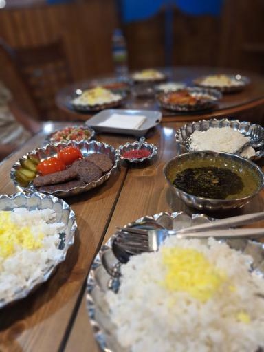 عکس رستوران سنتی کلبه چوبی