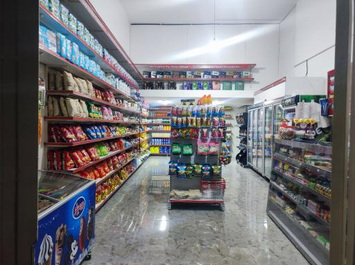 عکس فروشگاه مواد غذایی شهر