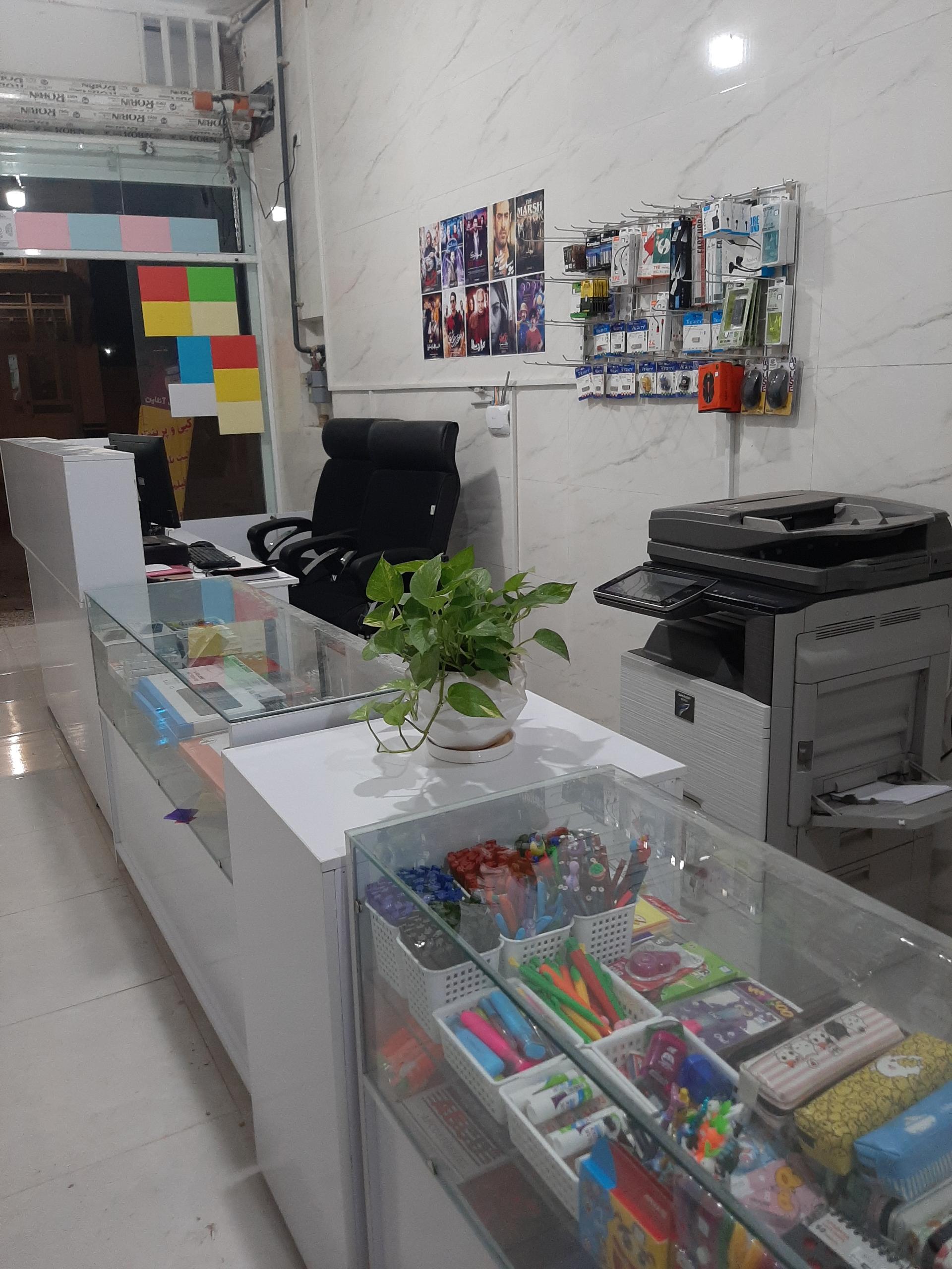 عکس کافی نت و خدمات کامپیوتری آنلاین