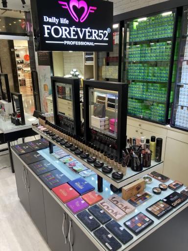 عکس فروشگاه لوازم آرایش صاحارا