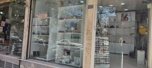 عکس گالری عینک و ساعت راز