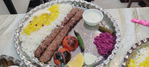 عکس غذاخوری ریحان