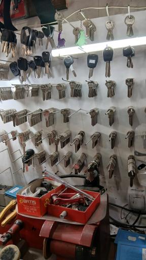 فروشگاه قفل و کلیدسازی ابزار و دستگیره انصاری